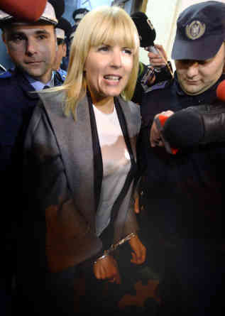 Der jüngste spektakuläre Korruptions-Fall betrifft die 41jährige Elena Udrea, engste Vertraute des bisherigen Präsidenten Traian Basescu. - Foto: picture alliance | dpa vom 10.02.2015