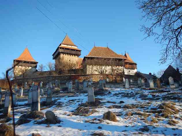 Kirchenburg mit Friedhof
