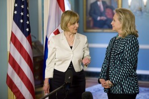 Die kroatische Außenministerin Vesna Pusic setzt auf Hillary Clinton und hofft auf die US-amerikanische und europäische Unterstützung. Foto: picture alliance | dpa