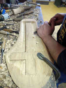 Beim schauen der Nachrichten kam Salim Hajdarevac die Idee zum Bau des "heiligen" Stuhls. Foto: BR | Eldina Jasarevic