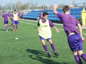 Der 15-jährige Marton ist weder der Größte noch der Kräftigste in der Mannschaft, doch so schnell und explosiv wie er ist keiner. Foto: BR | Attila Poth