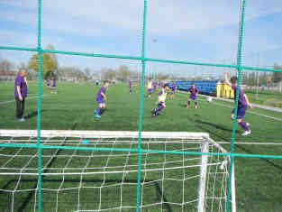 Auf dem Fußballplatz fühlt sich Marton am wohlsten und er ist fest entschlossen das Grün zu seinem Arbeitsplatz zu machen. Foto: BR | Attila Poth