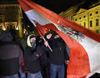 Pegida Demonstration in Wien am 02. Feb. 2015. Der Zulauf zu den Gegendemonstrationen war allerdings größer. - Foto: picture alliance | dpa