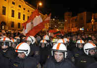 Pegida Demonstration in Wien am 02. Feb. 2015. - Foto: picture alliance | dpa