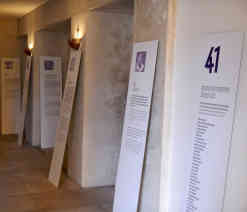 Persönliche Erinnerungen von Prominenten wie Udo Jürgens in der Krypta des Heldentors. Foto: BR | Jan Heier