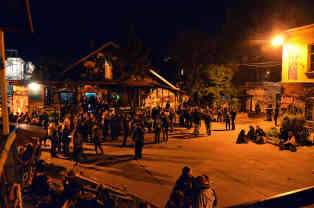 Die Metelkova in einer Freitagnacht. Ausblick vom Turm. Foto: BR | Isabella Purkart