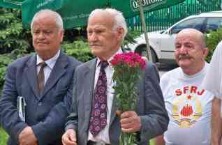 Blumengruß an Tito Nikolovski