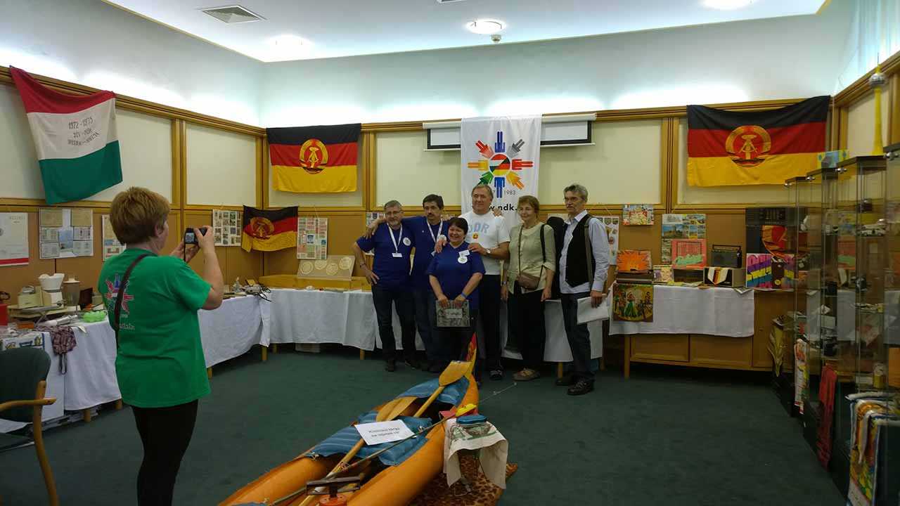 Ein neues Erinnerungsfoto mitten in DDR-Nostalgie. Foto: BR | Attila Poth