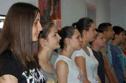 60 Kinder und Jugendliche proben für ihren großen Auftritt vor dem Papst. Foto: BR | Stephan Ozsvath