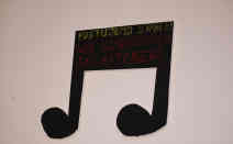 Im ganzen Haus hängen positiv formulierte Ermahnungen um den Kindern Grundwerte des Zusammenlebens zu vermitteln. Foto: BR | Stephan Ozsvath