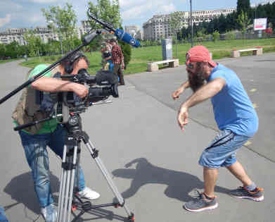 1Q Sapro rappt gegen diebische Politiker. Foto: BR | Herbert Gruenwald