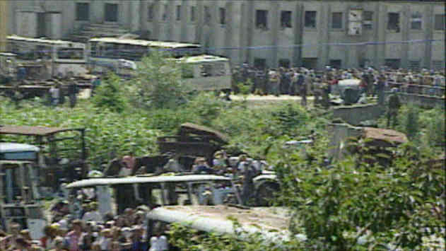 Das Industriegelände von Potocari mit Flüchtlingen 1995.