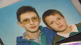 Erinnerungsfoto von 1993: Mahir und sein Bruder Edin. Foto: BR | Alex Goldgraber