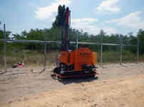 Auch Technik aus Deutschland hilft beim Bau. Foto: BR | Attila Poth