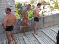 Vor dem Sprung gilt es noch einmal in sich zu gehen und sich voll zu konzentrieren. Foto: BR | Eldina Jasarevic