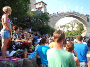 Gebanntes Warten auf die Springer. Foto: BR | Eldina Jasarevic