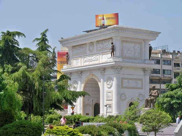 "Porta Macedonia" in der Nähe des Einkaufszentrums "GTZ". Foto: BR | Lyubisha Nikolovski