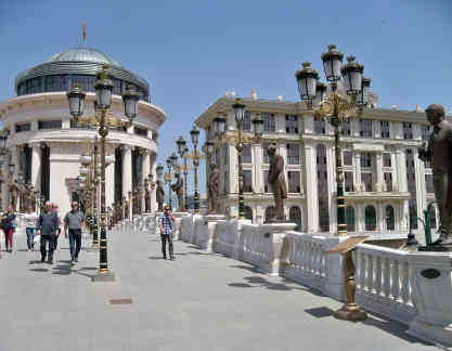Staatsanwaltschaft und Außenministerium im "modernen" Barockstil. Foto: BR | Lyubisha Nikolovski