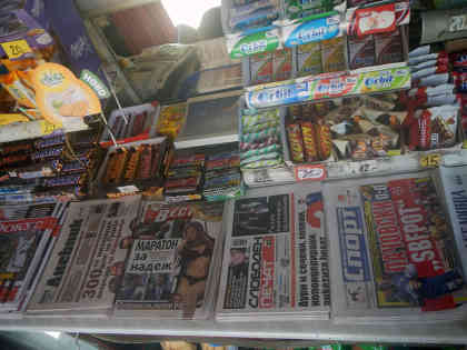 Einen Tag vor der Bekanntgabe waren die Zeitungen schon bestückt mit den Informationen. Foto: BR |Schaban Bajrami