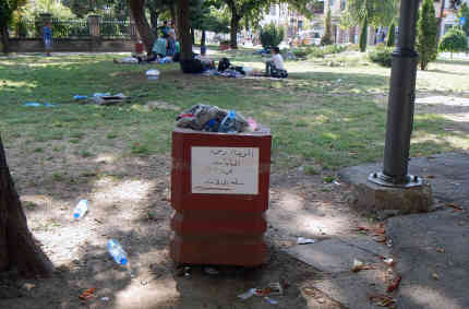 Der Hauptplatz von Kanjiza (Magyarkanizsa, Serbien) war voller Flüchtlinge. Sie haben sich hier vor der Weiterreise über die Grenze nach Ungarn erholt. Foto: BR | Attila Poth