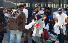 Kleidung für die Flüchtlinge – viele Budapester spenden. Foto: BR | Attila Poth