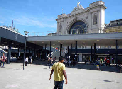 Ostbahnhof Budapest – Bahnhof der Hoffnungen. Von hier fahren die Züge nach Österreich und Deutschland ab. Foto: BR | Attila Poth