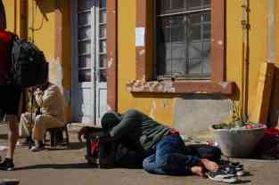 Bahnhof Gevgelija schlafender Fluechtling
