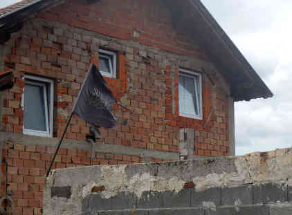 Fahne mit arabischen Schriftzeichen. Foto: BR | Eldina Jasarevic