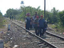 Der Weg ist beschwerlich über die grüne Grenze. Foto: BR | Attila Poth