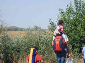 Die Sonne und die zu ertragen ist für Kinder noch wesentlich anstrengender. Foto: BR | Attila Poth