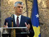 Früher in UCK-Uniform, heute im Anzug. Außenminister Hashim Thaci. Foto: picture-alliance/dpa