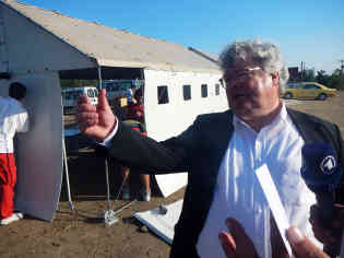 Reinhard Bütikofer, Co-Vorsitzender der europäischen Grünen, bei einem Besuch an der serbisch-mazedonischen Grenze. Foto: BR | Schaban Bajrami