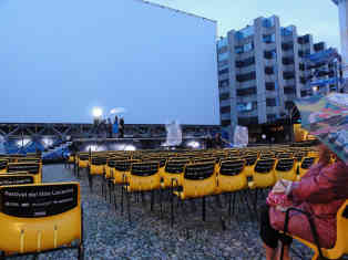Auch bei Regen laufen die Abendfilme. Foto: BR | Christine Dériaz
