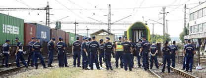 Die Polizei hat die Journalisten derweil vom Bahnhof vertrieben. Foto: picture-alliance/dpa