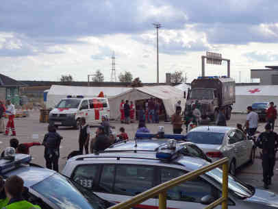 Nickelsdorf: Sanitätszelt mit Dutzenden Helfern im Einsatz. Foto: BR | Jutta Prediger