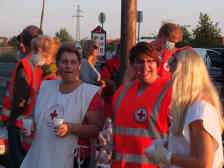 Englisch ist die Arbeitssprache der Helfer. Eine Gruppe kommt sogar aus Mannheim. Foto: BR | Jutta Prediger