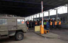 Warteschlange für die Taxis... Foto: BR | Jutta Prediger