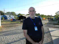 Petar Bozovic vom serbischen Flüchtlingskommissariat ist für den reibungslosen Ablauf im Aufnahmezentrum am Rande des nordserbischen Städtchens Kanjiza verantwortlich. Foto: BR | Dejan Stefanovic