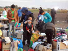 Besonders für viele Flüchtlingsfamilien mit Kleinkindern ist unter diesen Bedingungen jede Hilfe überlebenswichtig. Foto: BR | Dejan Stefanovic