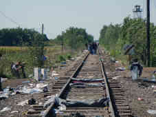 Nun ist auch dieser Fluchtweg gesperrt, wo es gestern noch die Letzten nach Ungarn geschafft haben. Foto: BR | Attila Poth