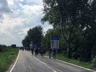 Keine Chance auf einen Grenzübertritt: Trotzdem kommen immer noch Tausende Flüchtlinge aus Serbien. Foto: BR | Eberhard Nembach