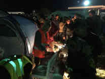 Essensausgabe an die Flüchtlinge vor dem Lager Opatovac. Foto: BR | Gordan Godec