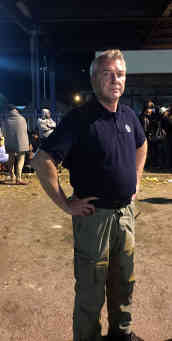 Der kroatische Innenminister Ranko Ostojic, beaufsichtigt persönlich die Ankunft der Flüchtlinge im Lager Opatovac. Foto: BR | Gordan Godec