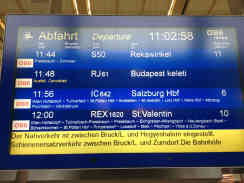 Züge nach Budapest Keleti fallen derzeit aus. Züge nach Salzburg sind stark frequentiert - von dort geht es weiter nach Deutschland. Foto: BR | Ralf Borchard