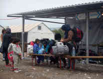 Die mazedonisch-serbische Grenze haben nach inoffiziellen Schätzungen an diesem Tag bis zu 8.000 Menschen überquert. Foto: BR | Schaban Bajrami