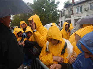 Fast alle Flüchtlinge aus Syrien hier sagen, dass sie ihr Land erst vor kurzem, vor fünf, sieben, zehn oder 14 Tagen verlassen haben. Foto: BR | Schaban Bajrami