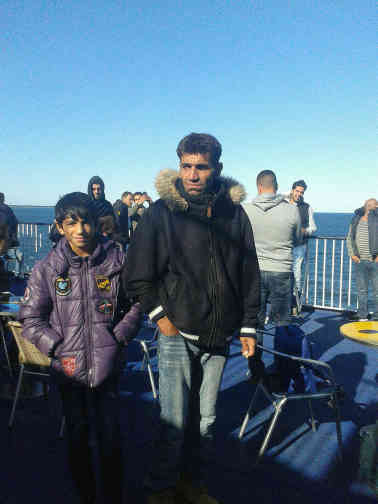 Nihat mit seinem Vater. Foto: Nihat