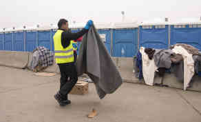 Die Menschen sind bei kalten Temperaturen auf Decken angewiesen. Foto: BR | Srdjan Govedarica