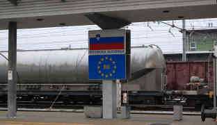 Erstmals fahren die Flüchtlinge mit dem Zug direkt von Kroatien nach Slowenien (Dobova). Foto: BR | Stephan Ozsváth