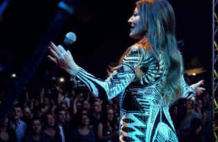 Ceca und ihre Fans beim Konzert in Vösendorf bei Wien. Foto: BR | Isabella Purkart